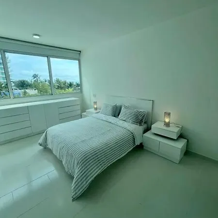 Beachfront Luxury Apartamento