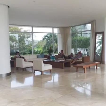 Beachfront Luxury Apartamento Cartagena